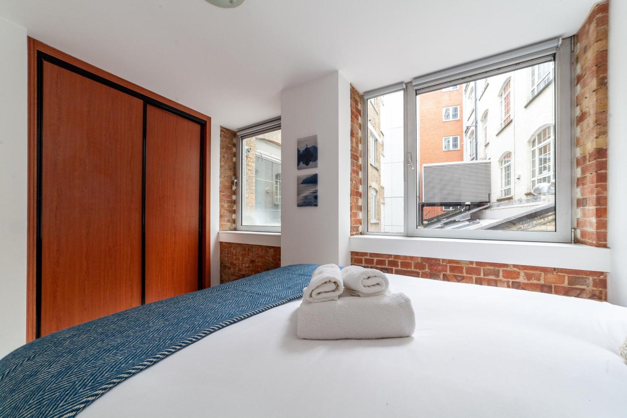 Elegance & Chic Design - 2-Bedroom Haven London Bagian luar foto