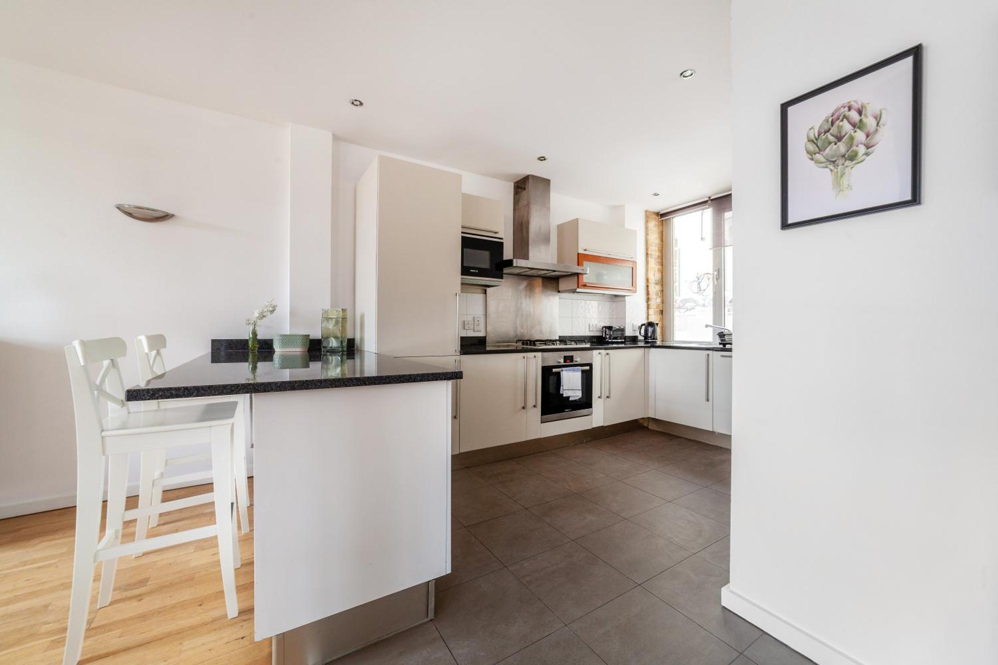 Elegance & Chic Design - 2-Bedroom Haven London Bagian luar foto