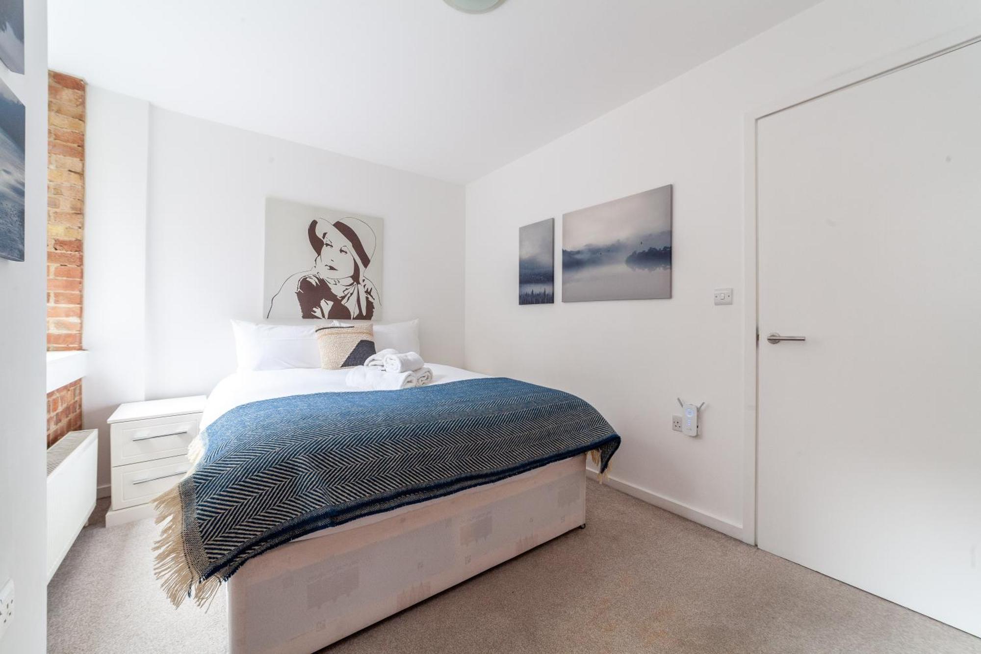 Elegance & Chic Design - 2-Bedroom Haven London Bagian luar foto